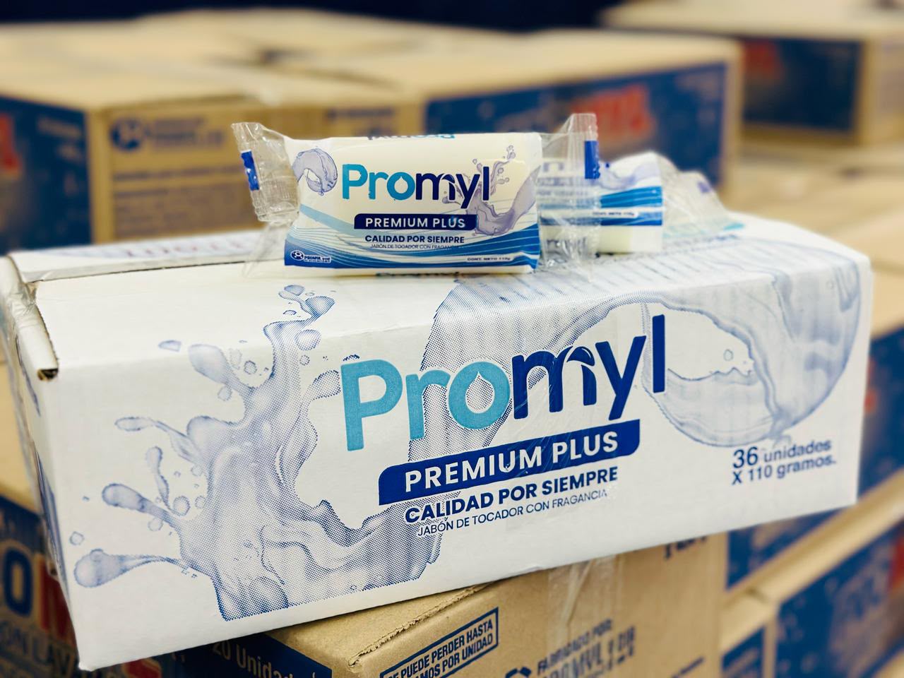 Jabón de tocador Premium Plus, caja de 36 unidades